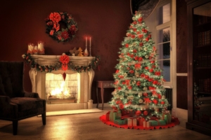 Ein uriger künstlicher Tannenbaum mit wunderschönen Christbaumschmuck